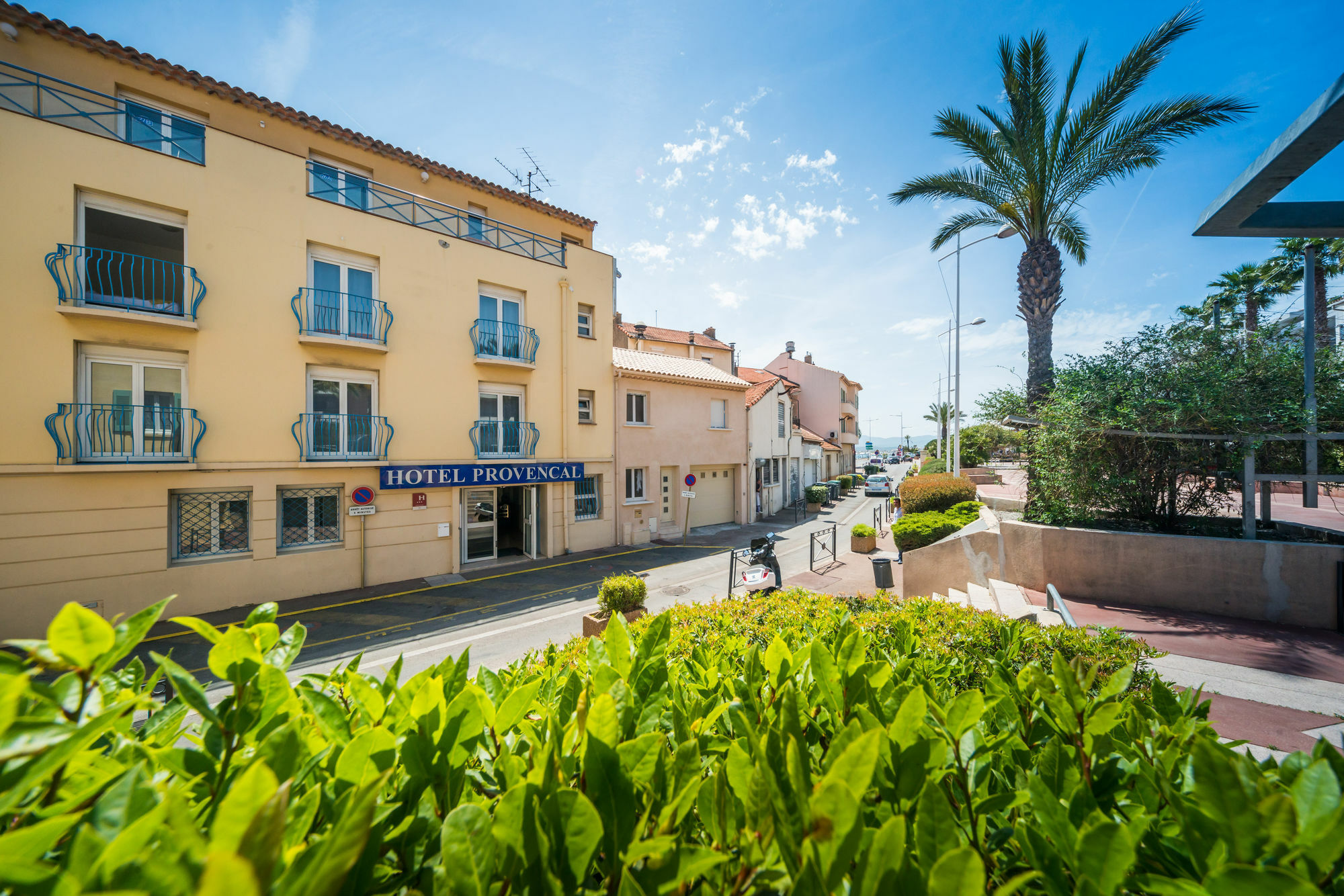 Hotel Provencal Saint-Raphael  Exterior photo